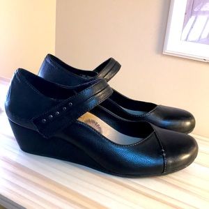 Taos black leather maryjanes